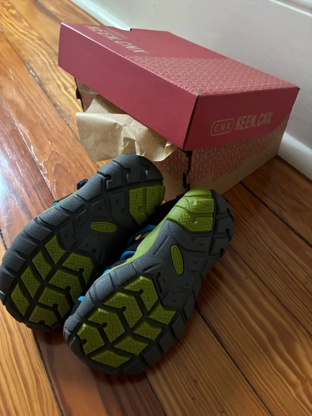 NWT KEEN Seacamp Kids Black Blue and Yellow Sport Sandal